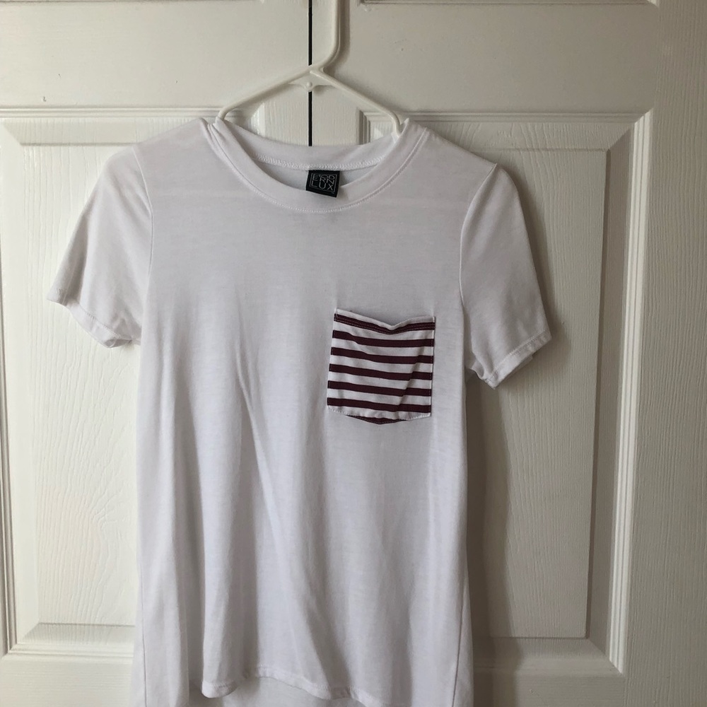 White tee w red pocket